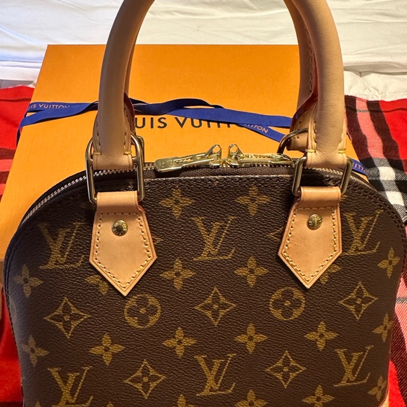 Authentic Louis Vuitton Alma BB in Monogram Microchip - Picture 11 of 14